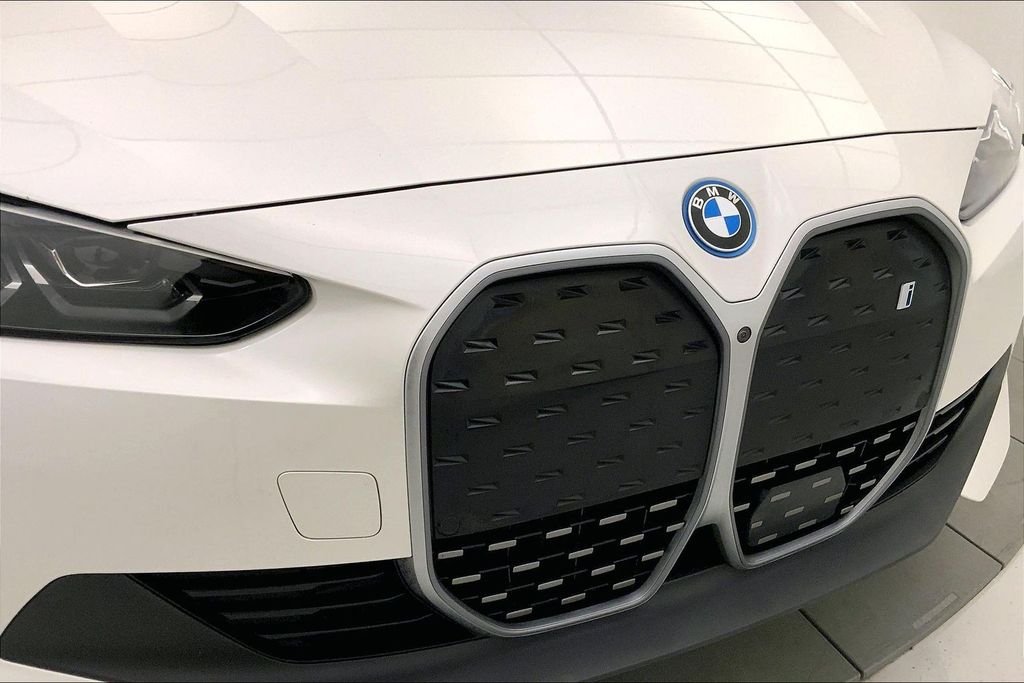 Used 2023 Mineral White Metallic BMW  image 29