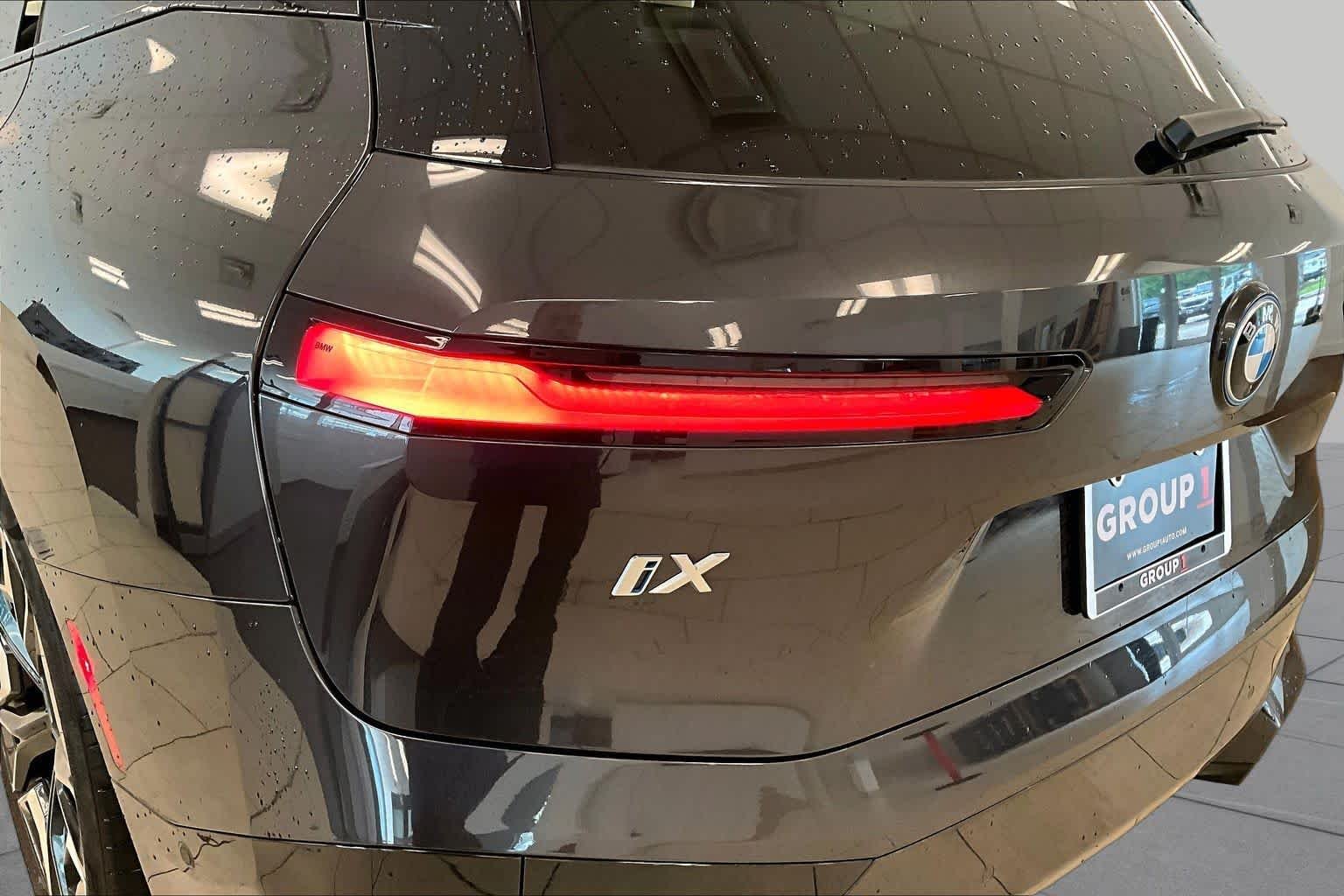 Used 2024 Dark Graphite Metallic BMW xDrive50 image 26