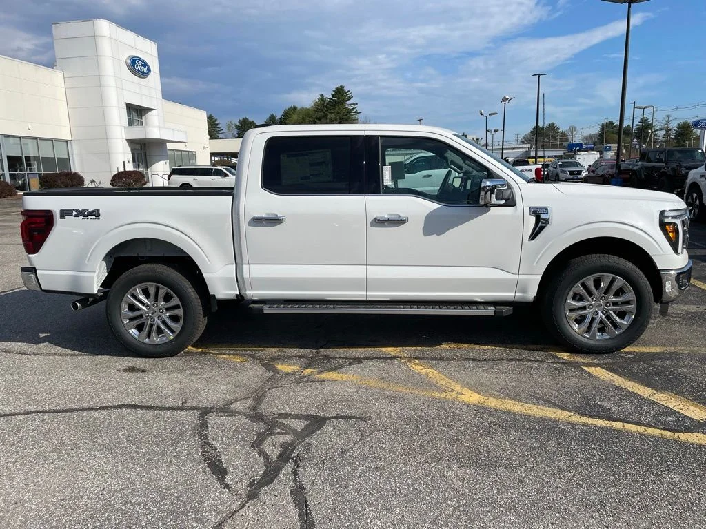 New 2026 STAR WHITE Ford Lariat image 3