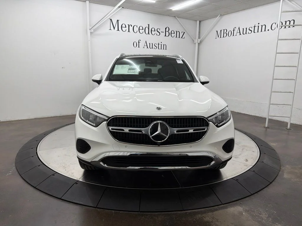 New 2027 White Mercedes-Benz GLC 300 image 2