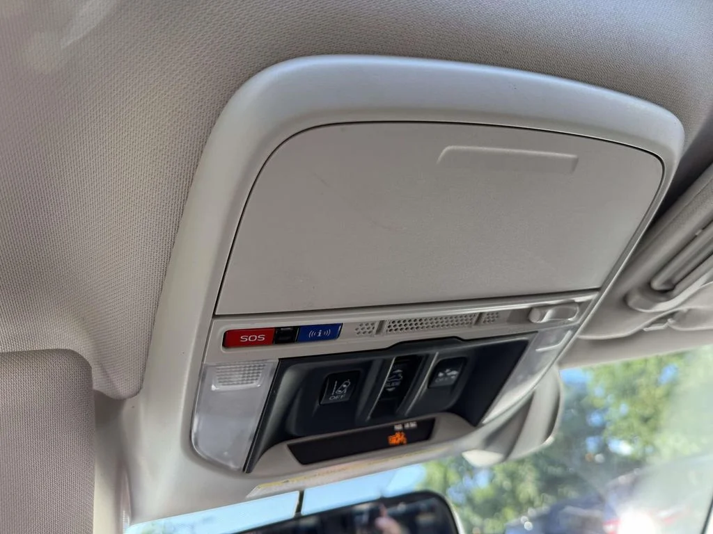 Used 2019 Silver Subaru Premium image 29