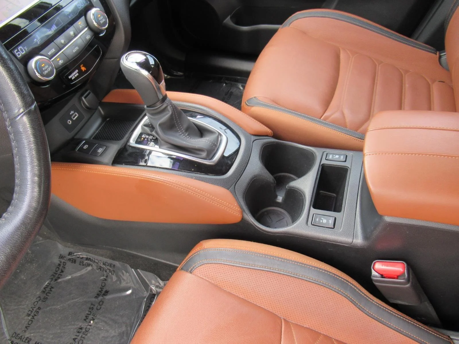 Used 2018 White Nissan SL image 19