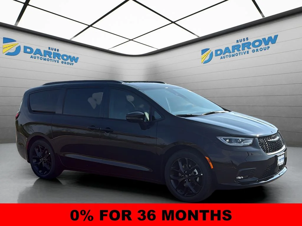 New 2026 Diamond Black Crystal Pearl-Coat Exterior Paint Chrysler Limited image 7