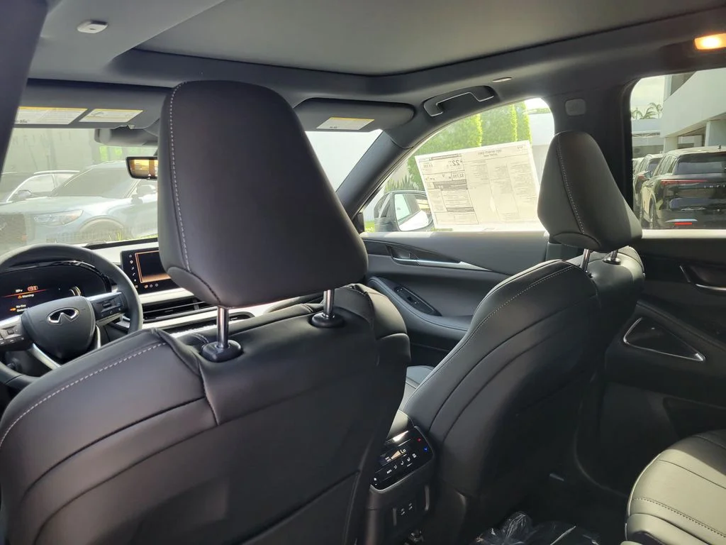 New 2027 RADIANT WHITE INFINITI Sport AWD image 10
