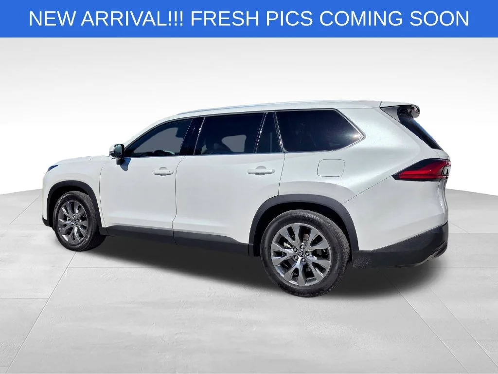 Used 2024  Toyota XLE image 4