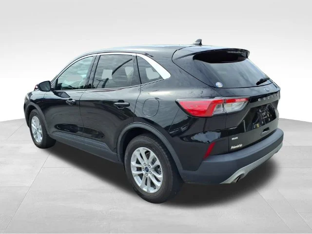 Used 2020 Black Ford SE image 8