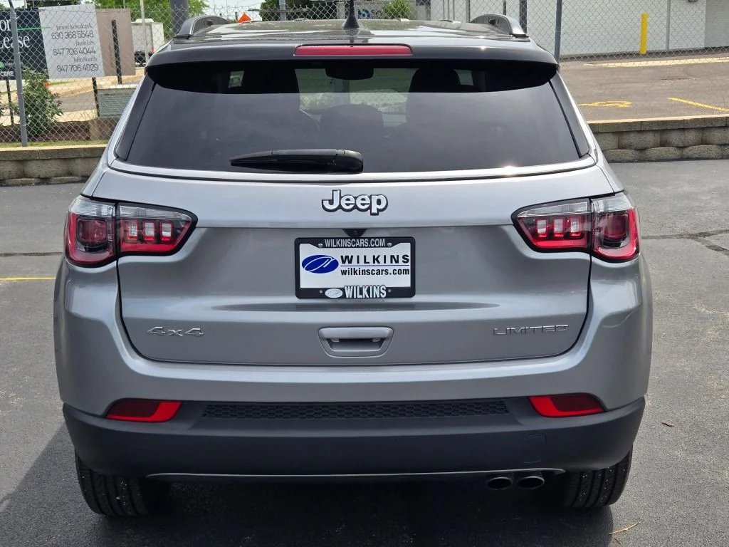 Used 2022 Silver Jeep Limited image 12