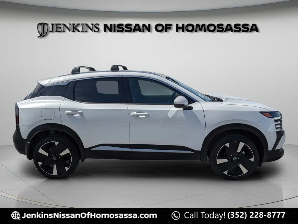 Used 2025 White Nissan SR image 2