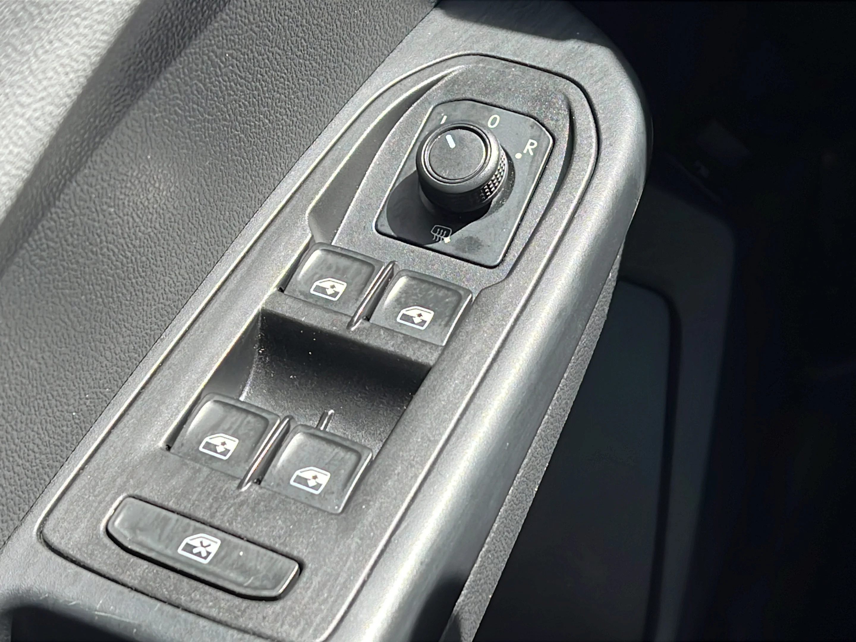 Used 2022 Blue Metallic Volkswagen SE image 17