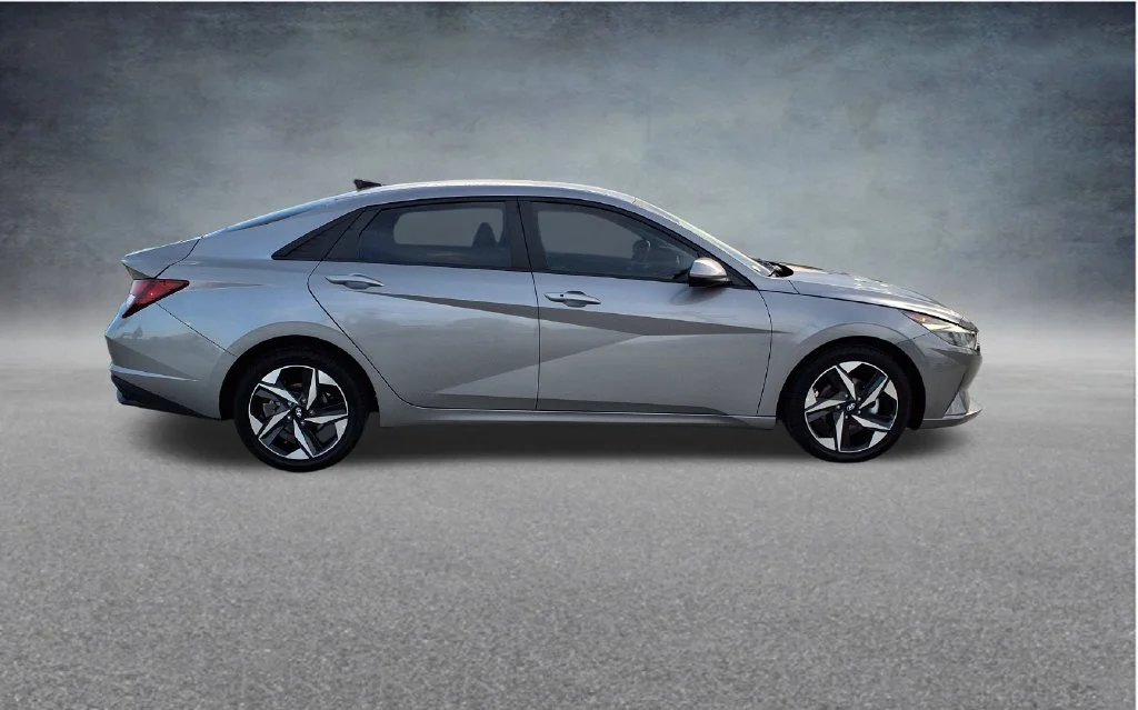 Used 2023 Silver Hyundai SEL image 8