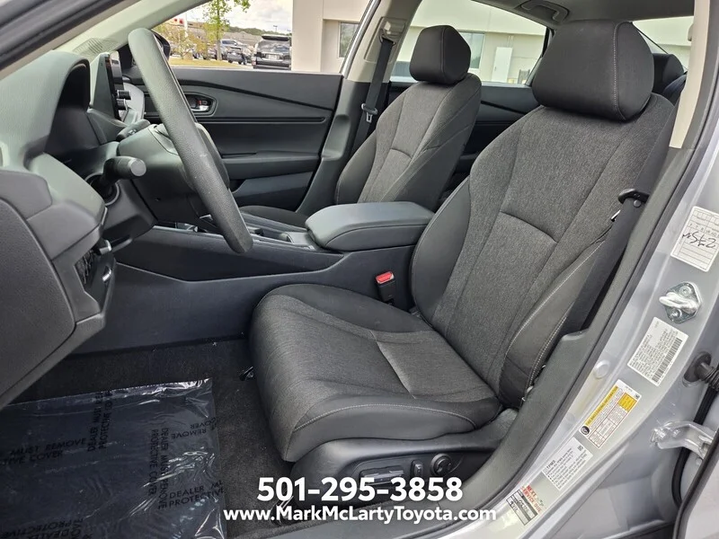 Used 2025 Solar Silver Metallic Honda SE CVT image 9