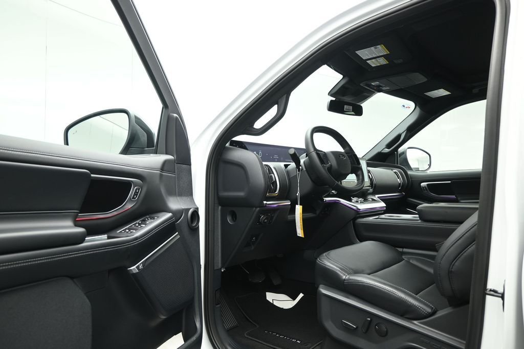 New 2026 Oxford White Ford Platinum image 6
