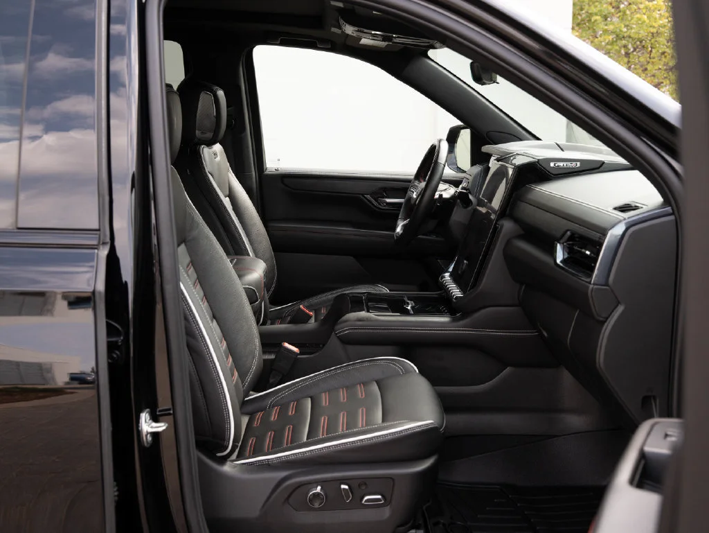 Used 2025 Onyx Black GMC AT4 Ultimate image 29