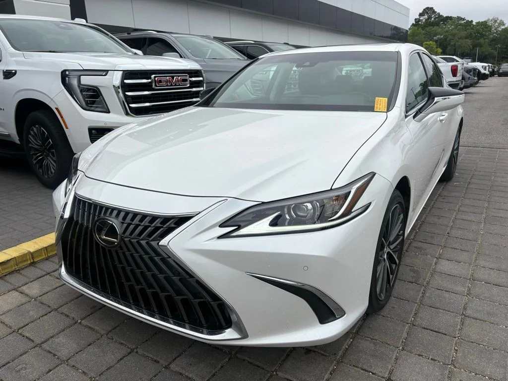 Used 2022 White Pearl Lexus 350 image 3