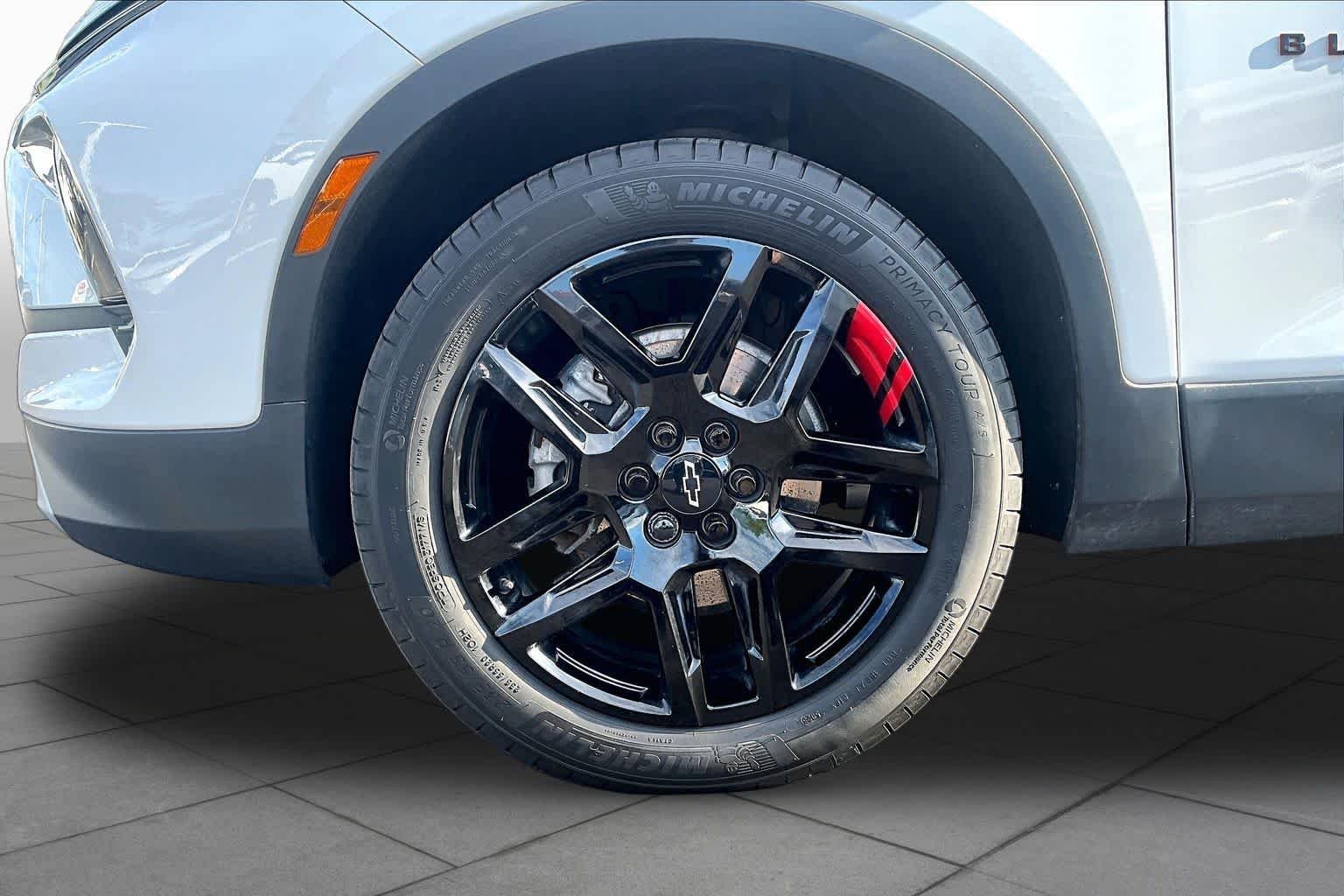 Used 2024 Summit White Chevrolet LT image 11