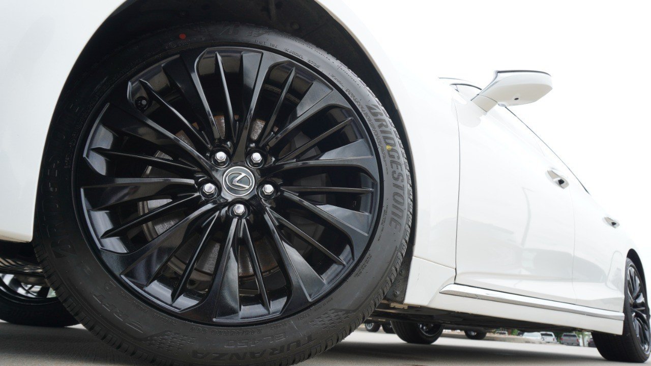 Certified Used 2023 EMINENT WHITE PEARL Lexus LS 500 image 11