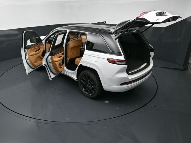 New 2026 Bright White Clear-Coat Exterior Paint Jeep Summit image 28