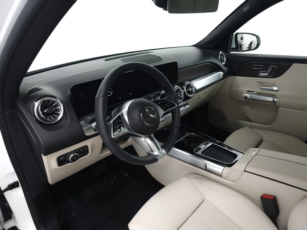 New 2026 Polar White Mercedes-Benz GLB 250 image 8