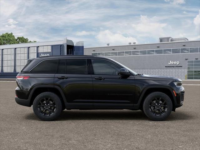 New 2026 Diamond Black Crystal Pearl-Coat Exterior Paint Jeep Altitude image 29