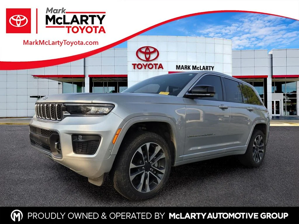 Used 2022 Silver Jeep Overland image 1