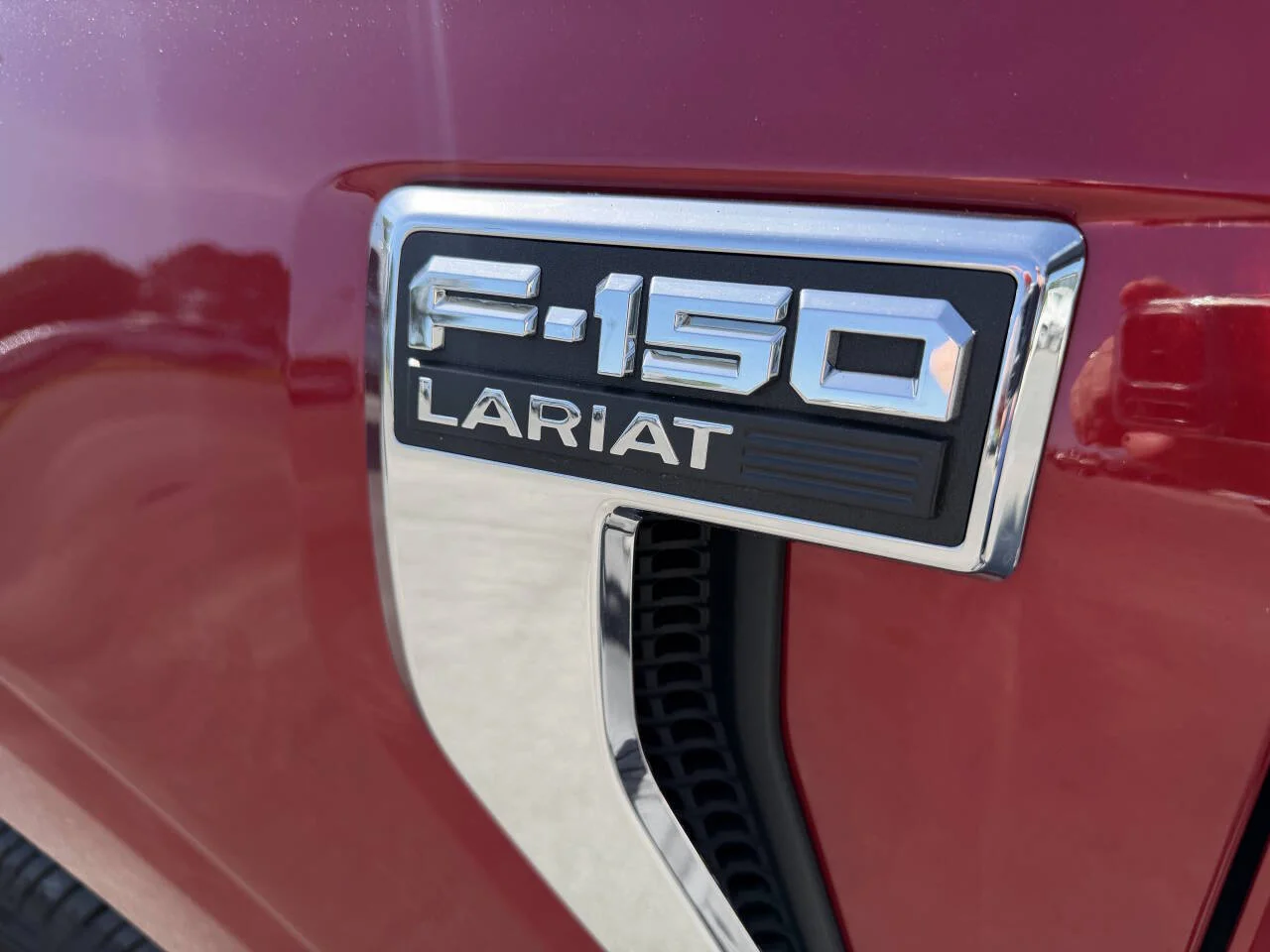 Certified Used 2023 Red Ford Lariat 4x4 4dr SuperCrew 5.5 ft. SB image 15