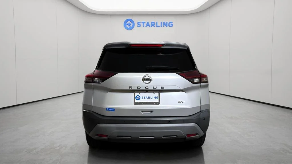 Used 2021 Silver Nissan SV FWD image 7