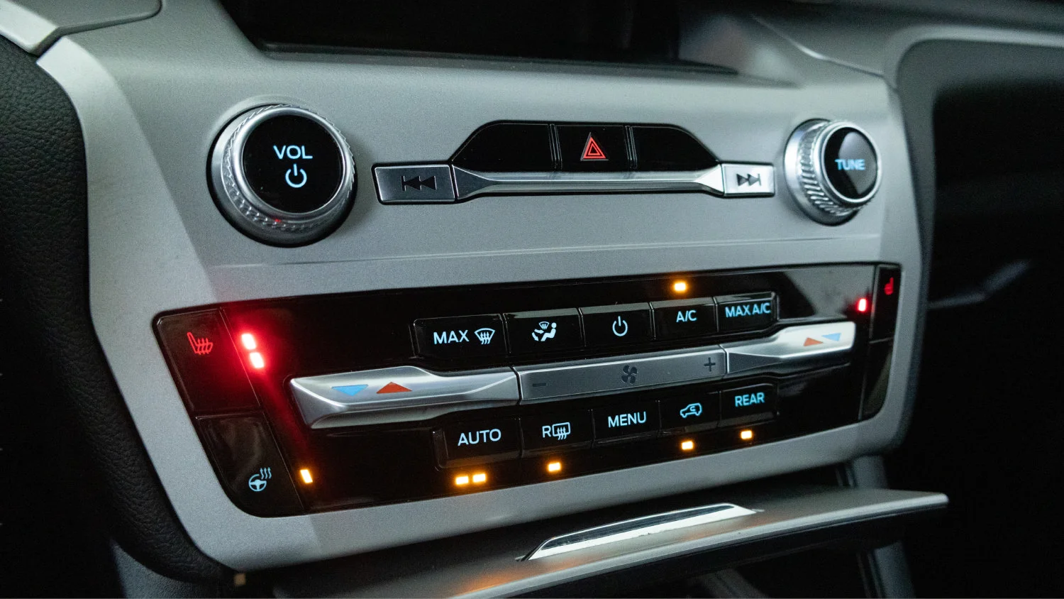 2023 Ford Explorer XLT - Photo 14