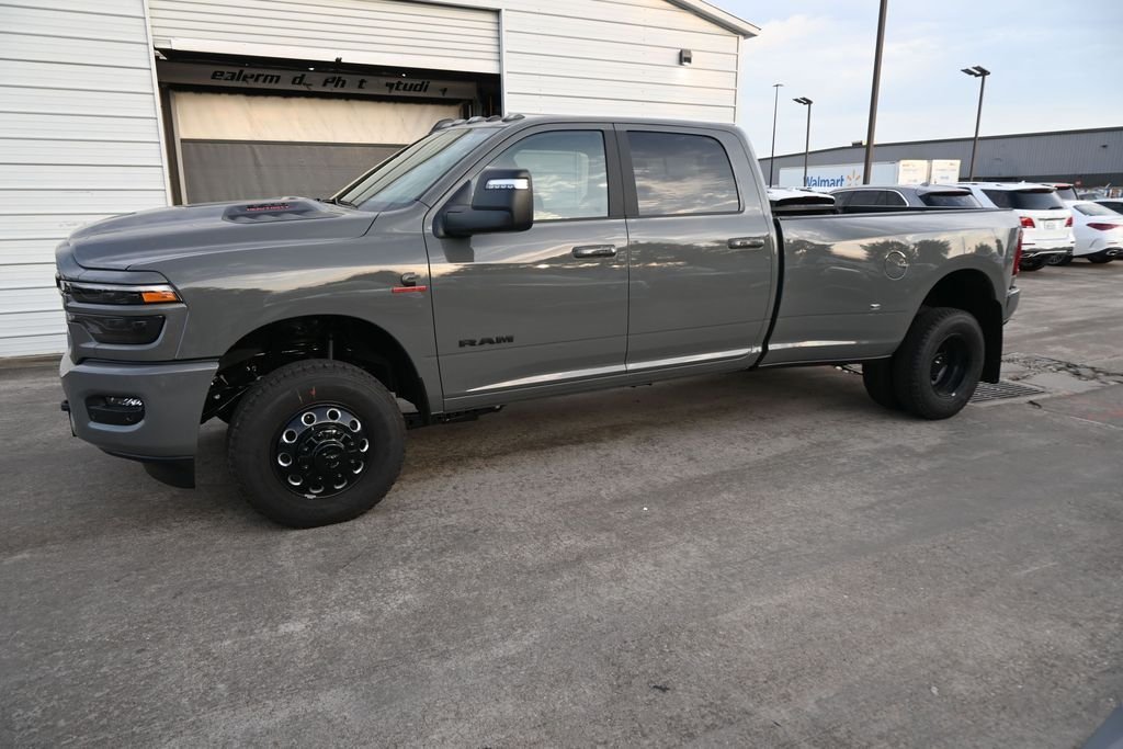 New 2026 Ceramic Gray Clear-Coat Exterior Paint RAM Laramie image 13