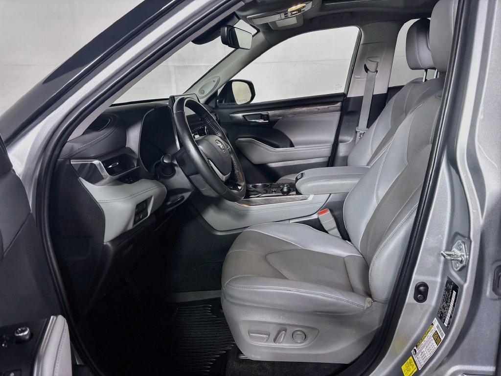 Used 2023 Silver Toyota Limited image 11