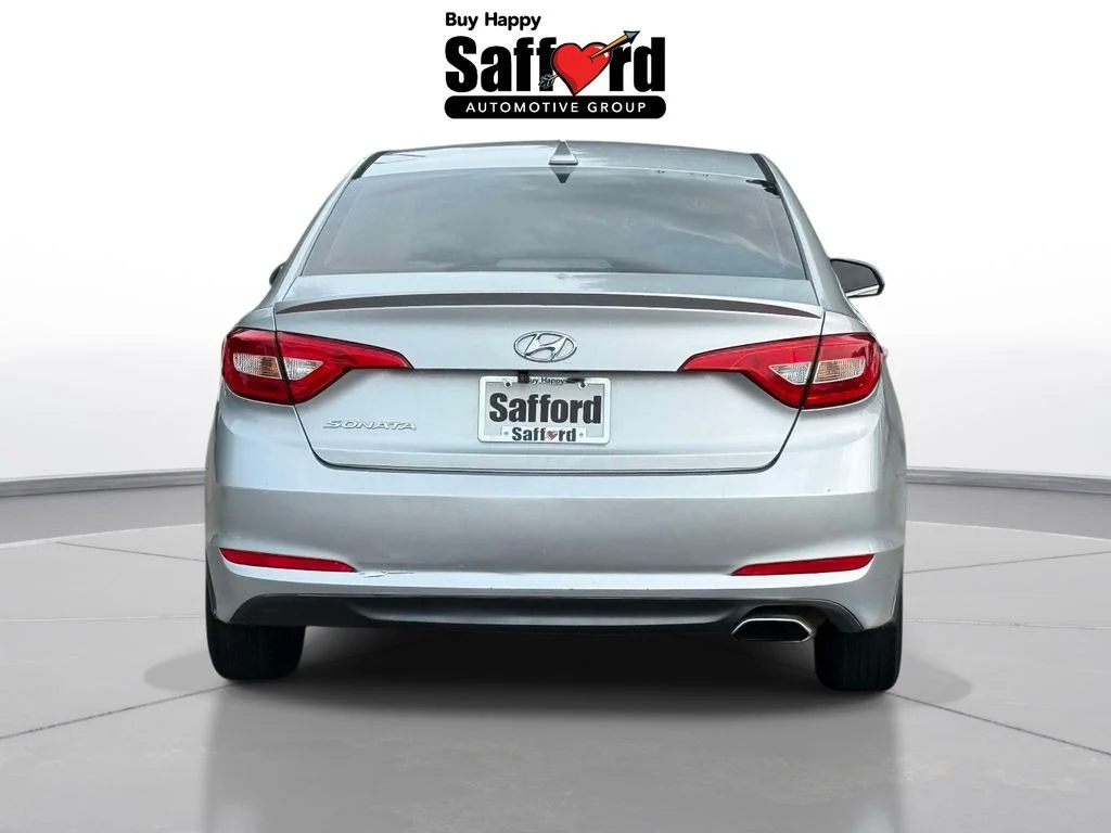 Used 2015 Silver Hyundai SE image 6