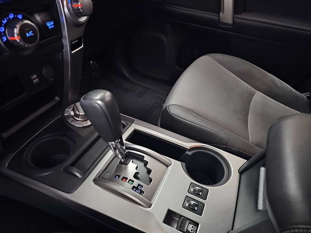 Used 2019 White Toyota SR5 Premium image 26