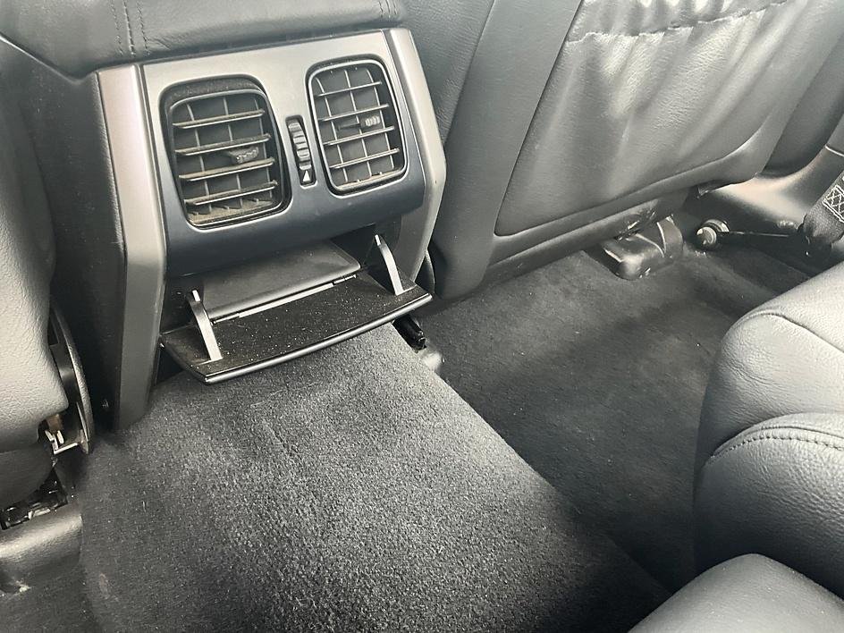 Used 2006 Gray Pontiac Base image 28