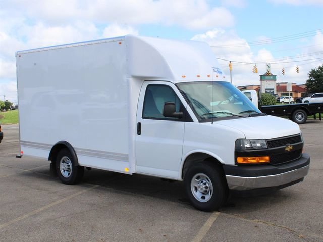 New 2026 Summit White Chevrolet 1WT image 4
