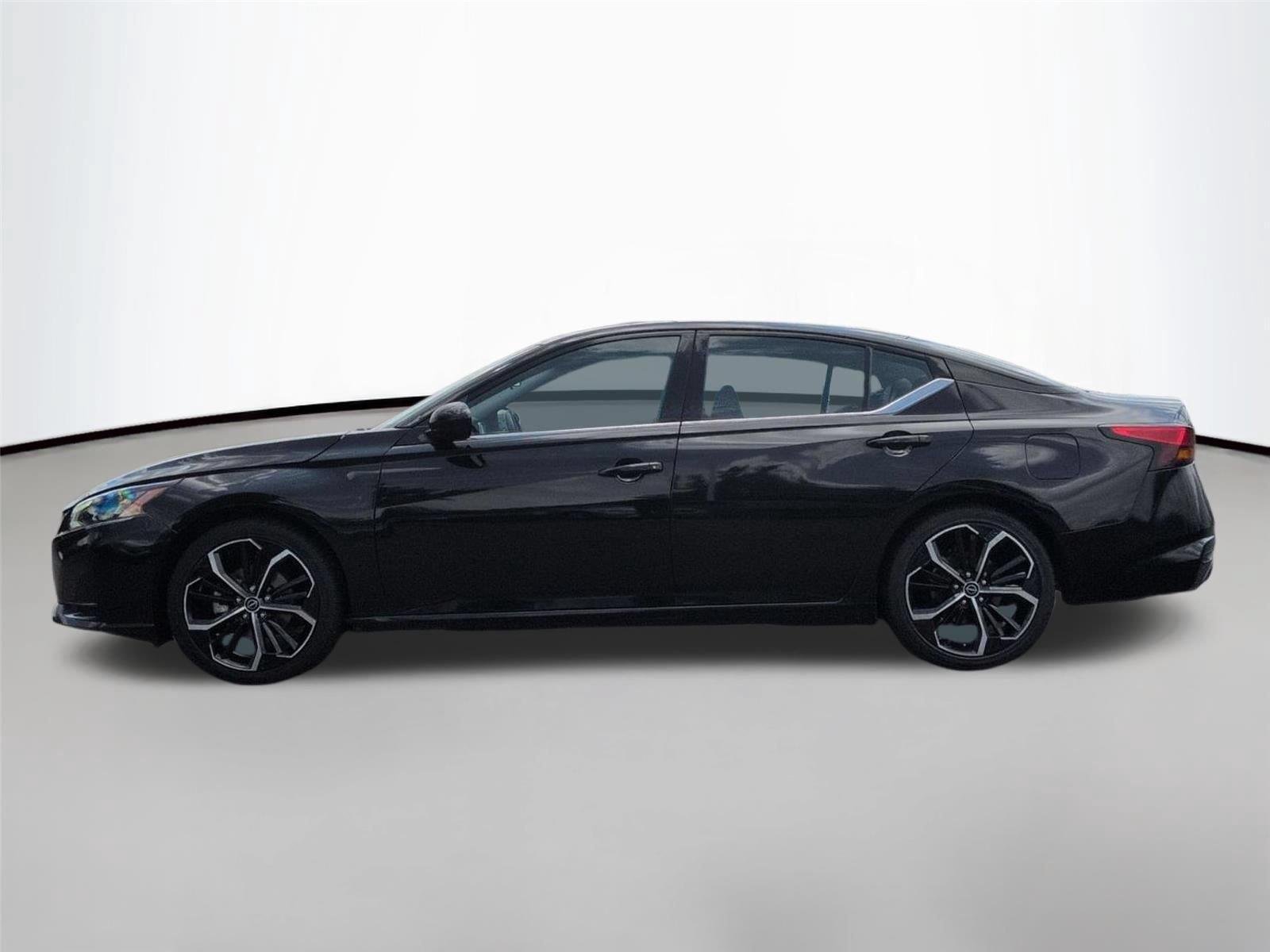 Used 2024 Super Black Nissan 2.5 SR image 2