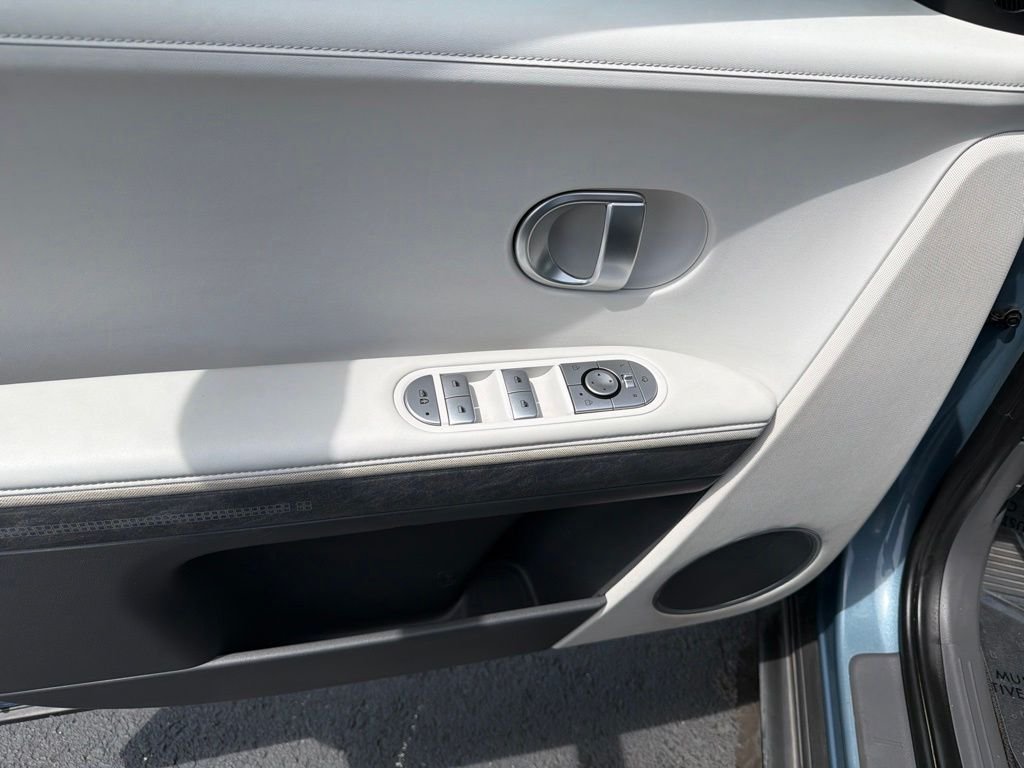 Used 2022 Blue Hyundai SEL image 9