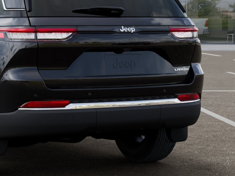 New 2026 Diamond Black Crystal Pearl-Coat Exterior Paint Jeep Laredo X image 13