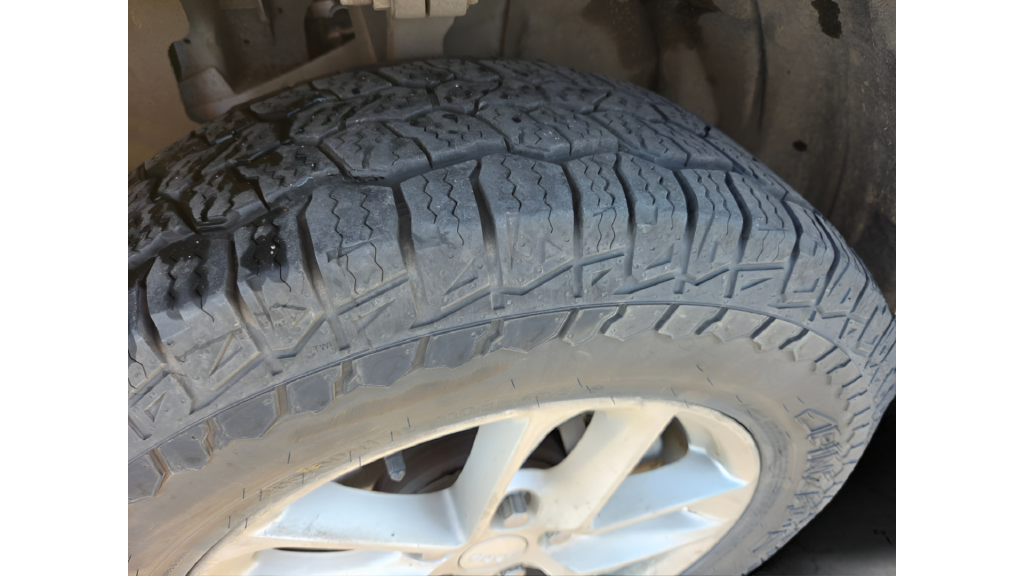 Used 2024 White Jeep Laredo X image 20
