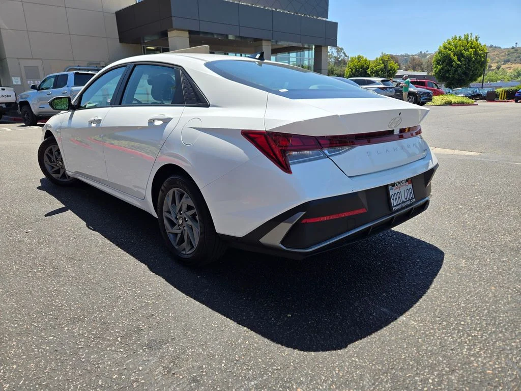 Used 2025 White Hyundai Blue image 5