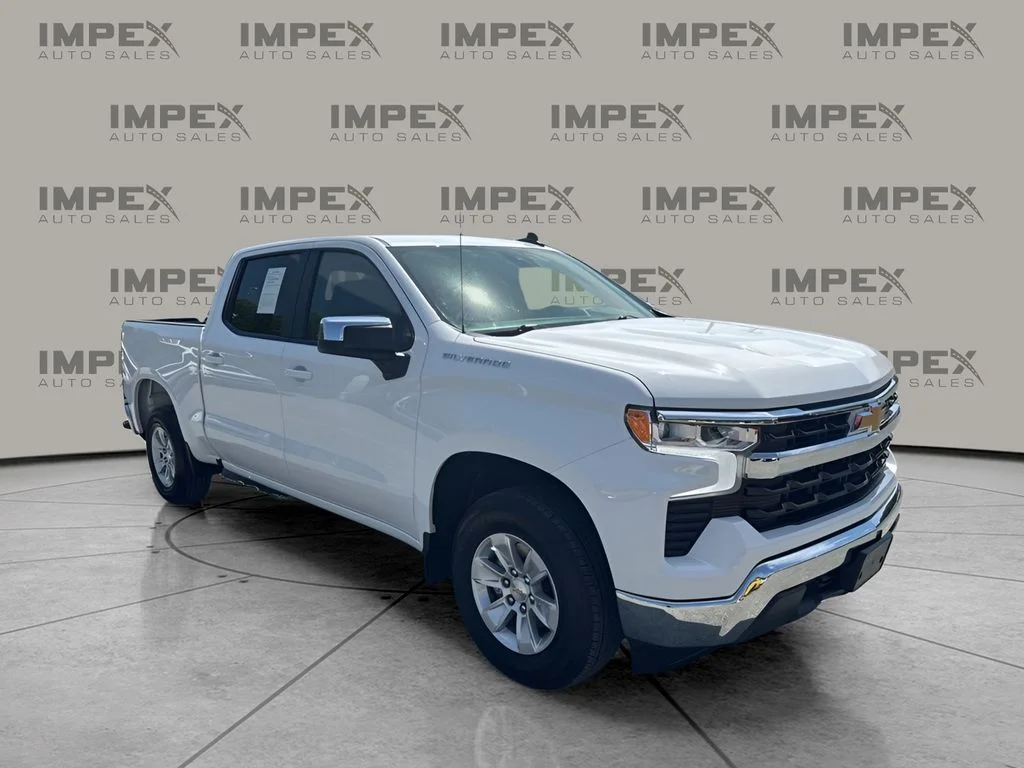 Used 2025 White Chevrolet LT image 7