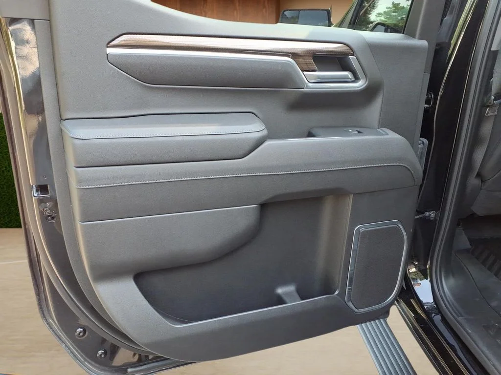 Used 2025 Black Chevrolet LT image 23