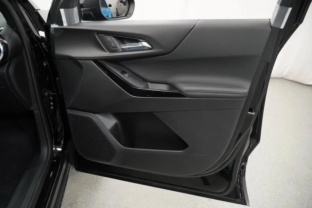 New 2027 Mosaic Black Metallic Chevrolet LT image 39