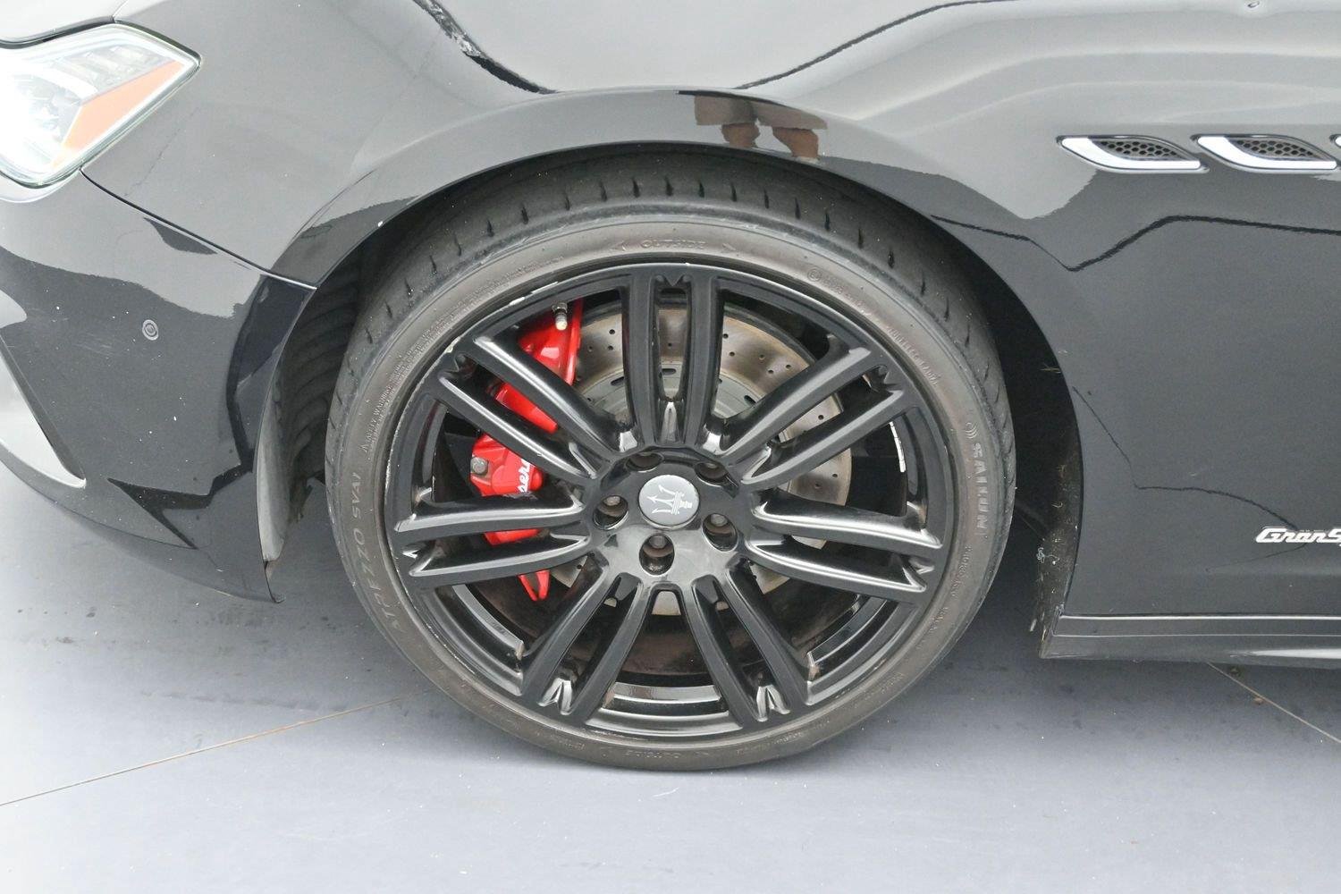 Used 2018 Nero Maserati S GranSport image 32