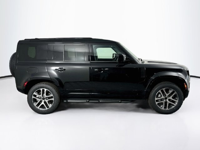 New 2026 Black Land Rover X-Dynamic SE image 4