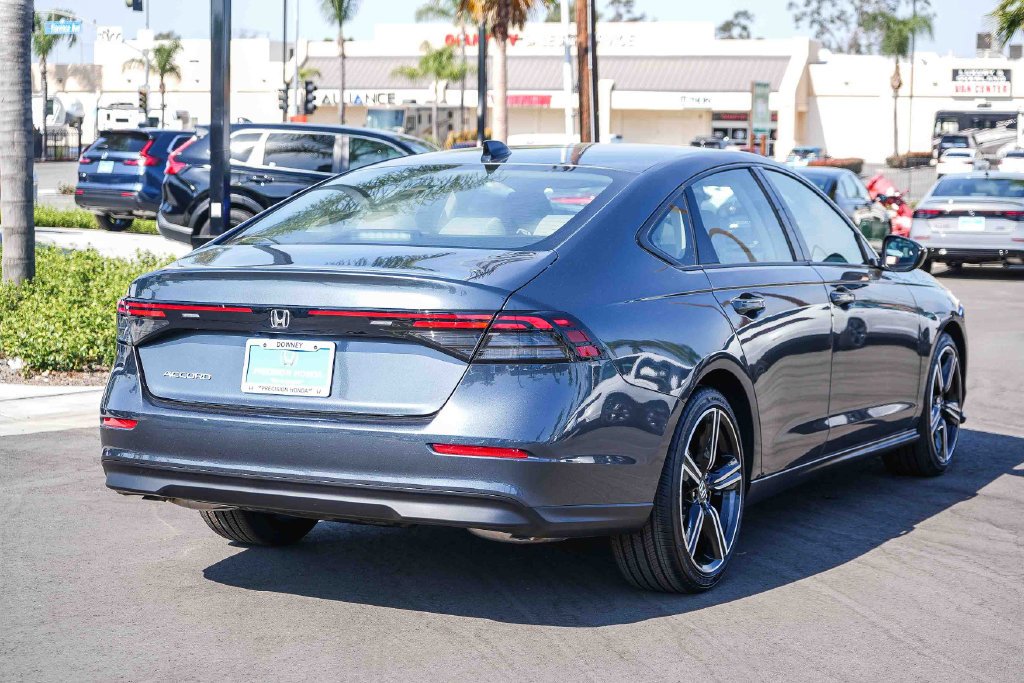 New 2026 Meteorite Gray Metallic Honda SE image 7