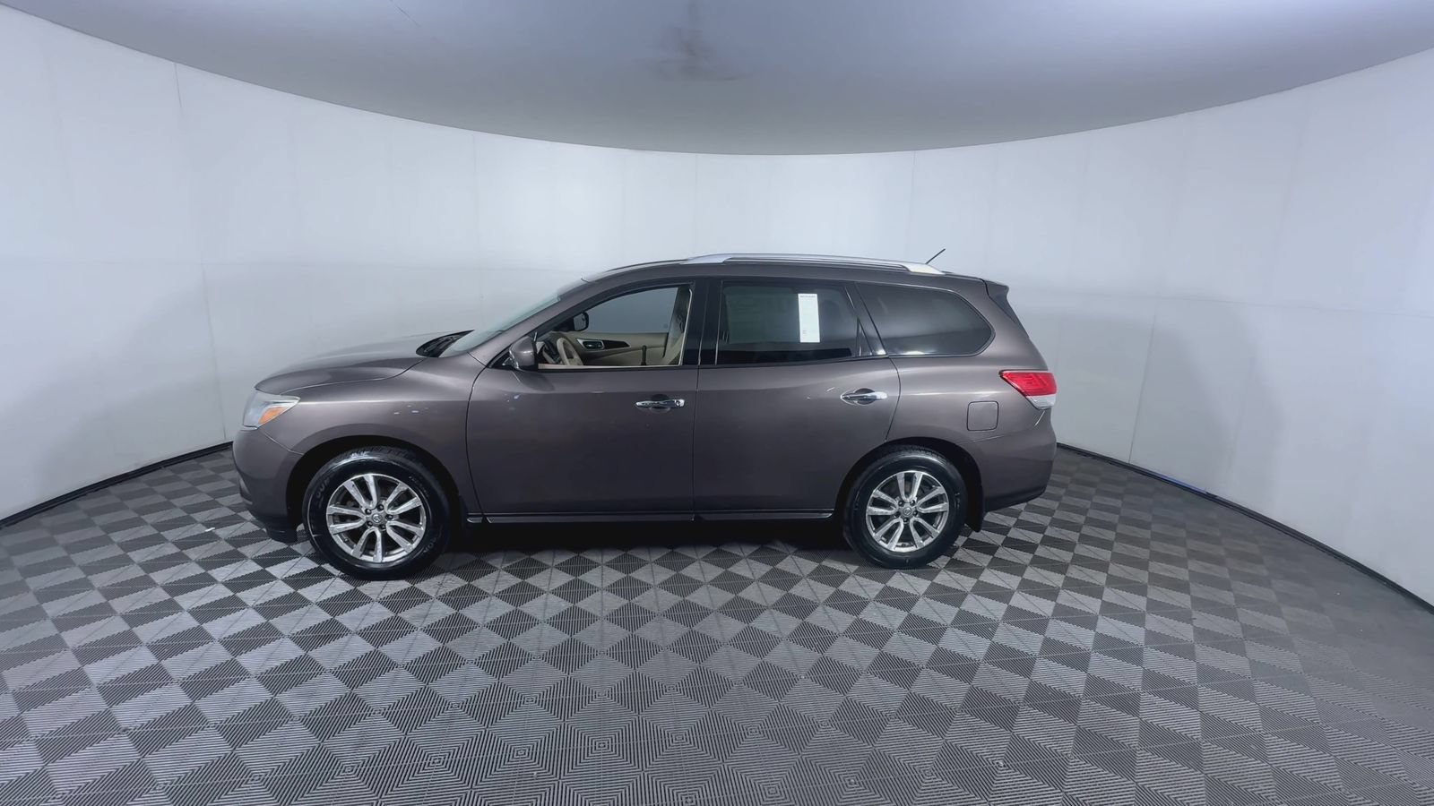 Used 2015 Java Metallic Nissan S image 4