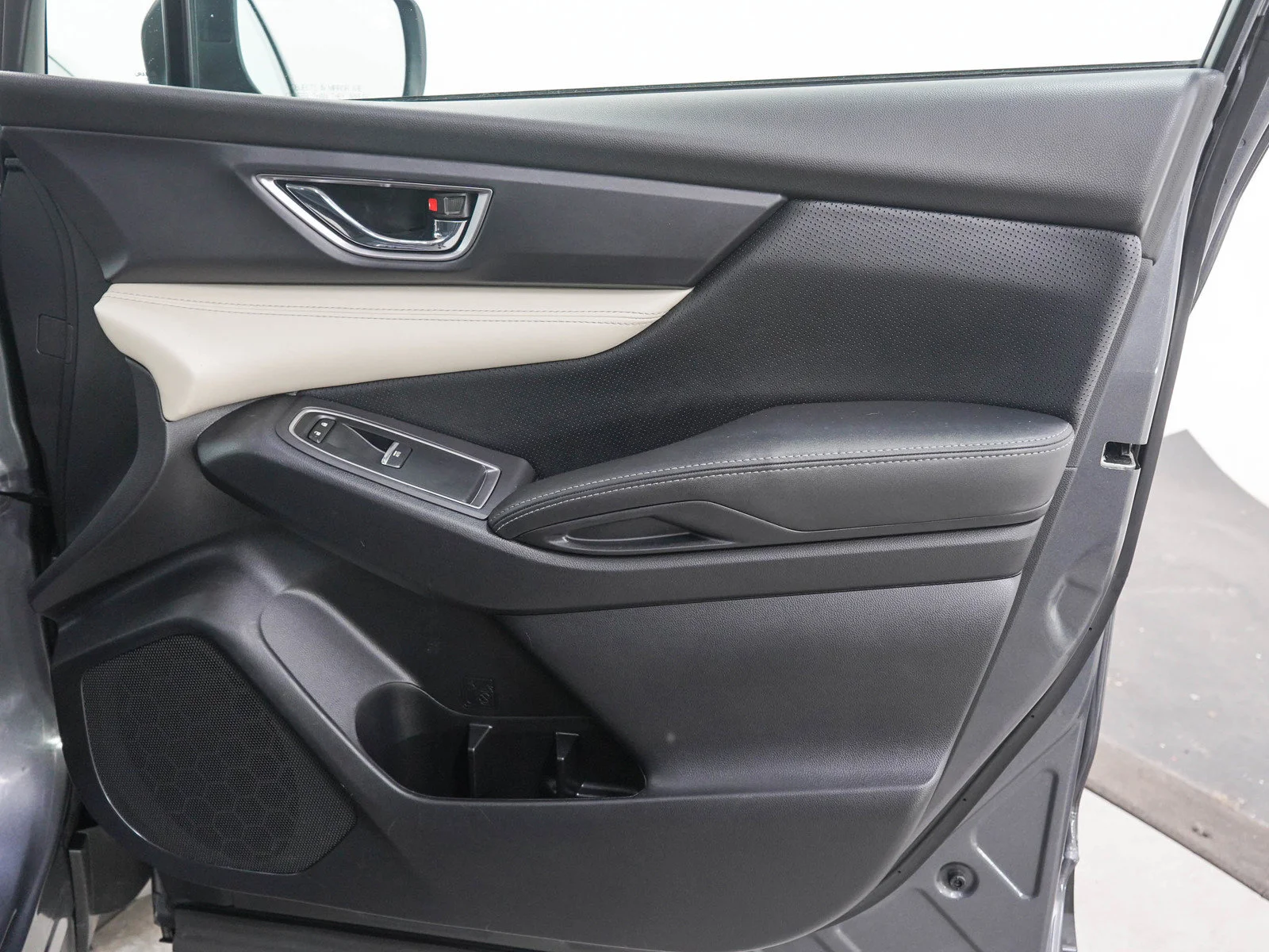 Used 2020 Magnetite Gray Metallic Subaru Limited image 13