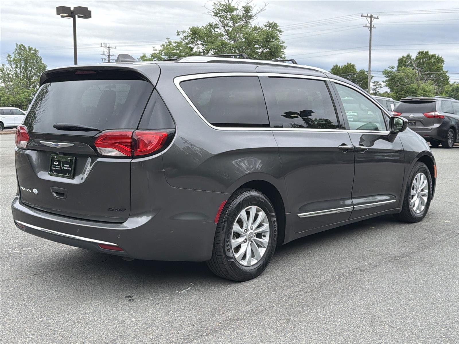 Used 2018 Granite Crystal Metallic Clearcoat Chrysler Touring L Plus image 31