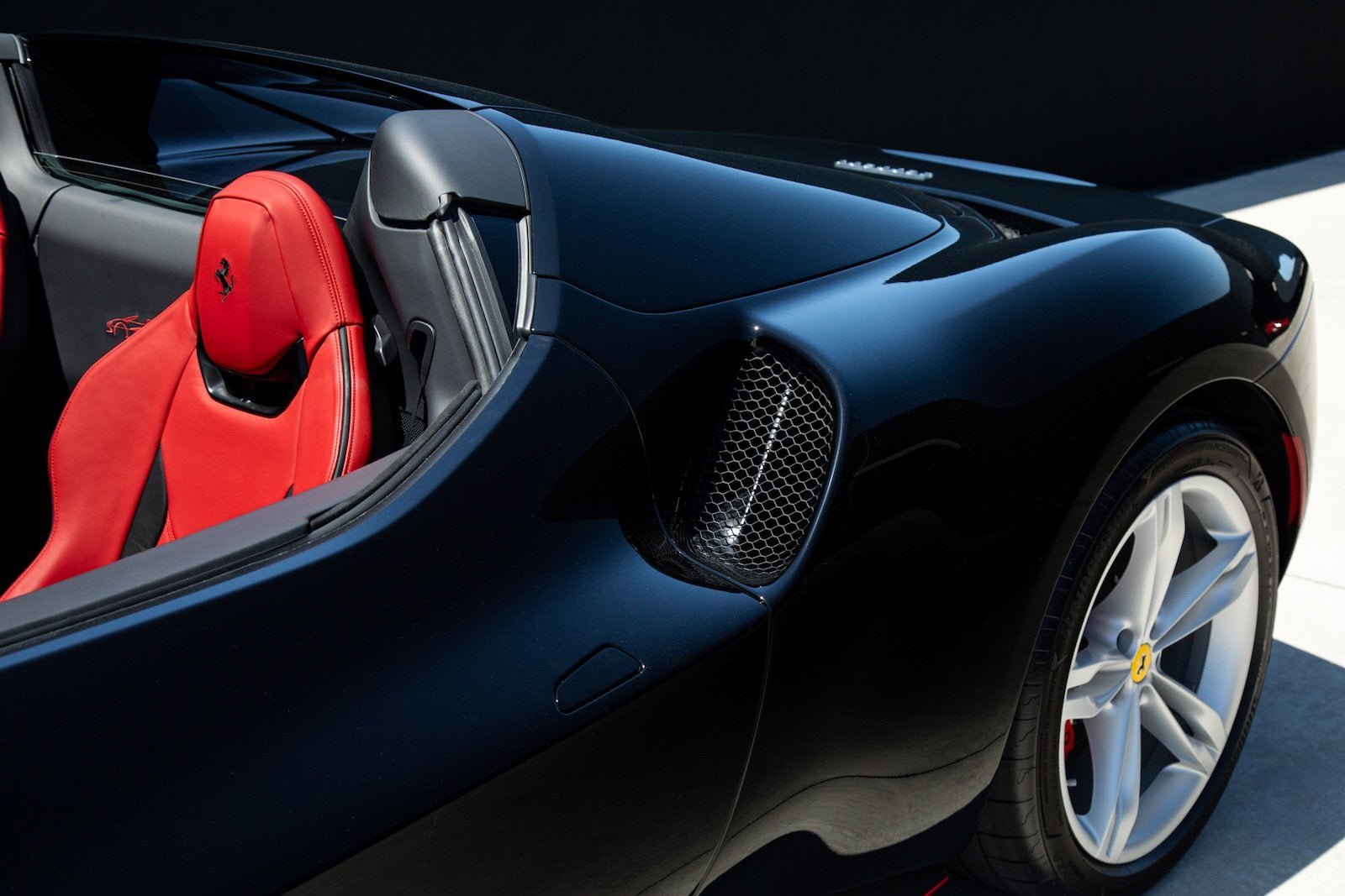 Certified Used 2025 Nero Ferrari  image 9
