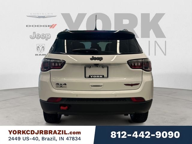 New 2026 Bright White Clear-Coat Exterior Paint Jeep Trailhawk image 4