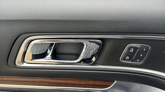 Used 2018 White Ford Limited image 21